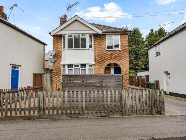 Maisonette for sale in Royal Borough of Kingston upon Thames, Greater London