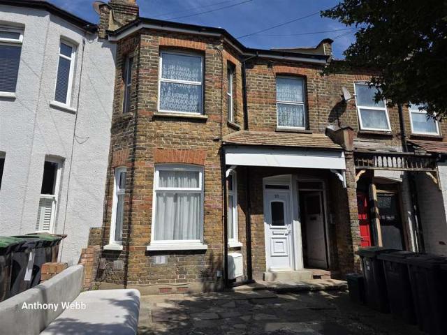 Maisonette for sale in Noel Park, Greater London