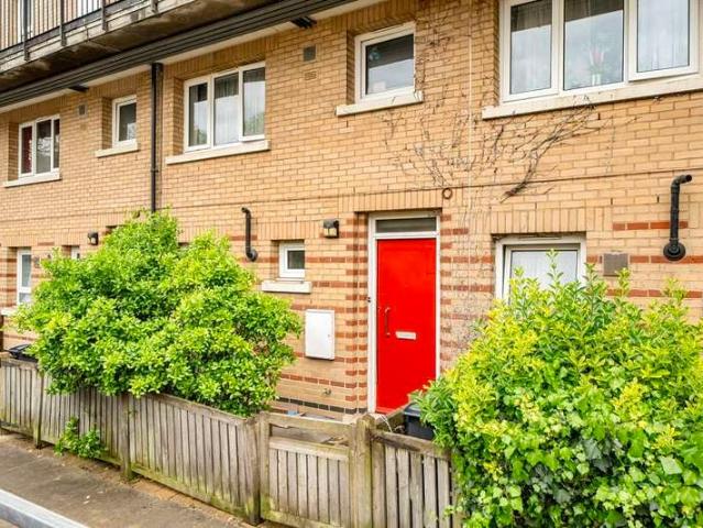 Maisonette for sale in London Borough of Lewisham, New Cross