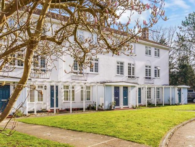 Maisonette for sale in Woodcote, Epsom