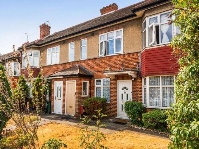 Maisonette for sale in London Borough of Barnet, Greater London