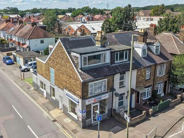 Maisonette for sale in Pachesham Park, Surrey