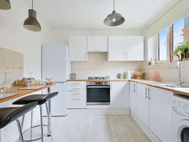 Maisonette for sale in Oxted, Hillview