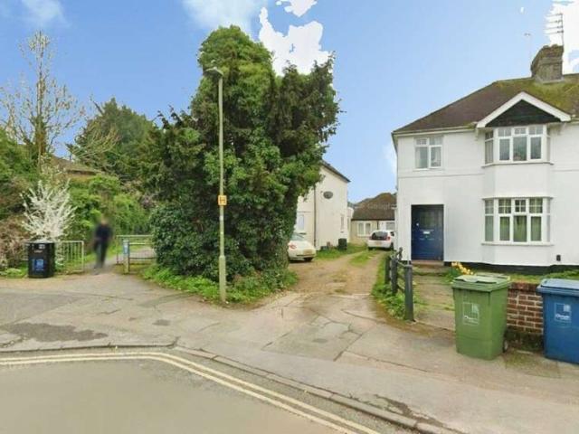 Maisonette for rent in Robin Hood, The Slade