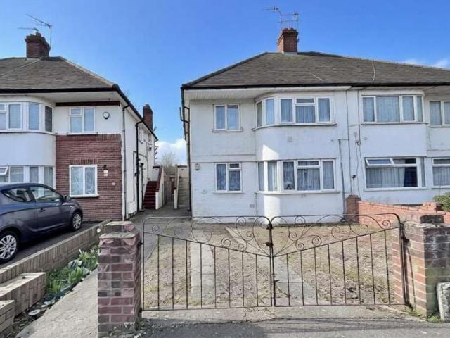 Maisonette for sale in Hayes, Greater London