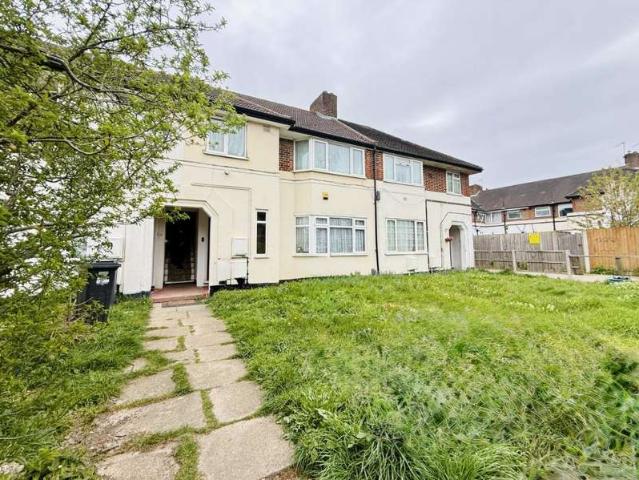 Maisonette for sale in London Borough of Hounslow, Greater London