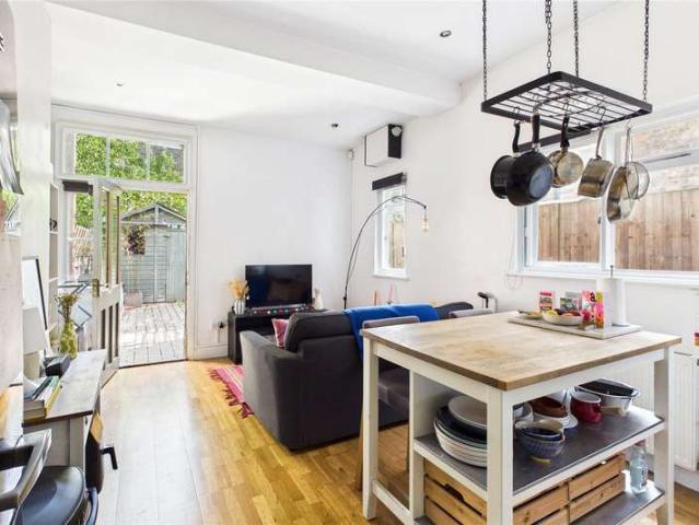 Maisonette for sale in Streatham Hill, Greater London