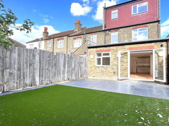 Maisonette for rent in Cat Hill