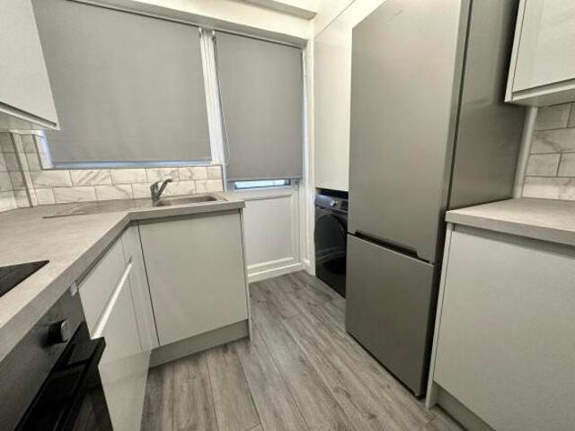 Maisonette for rent in Cheam, Greater London