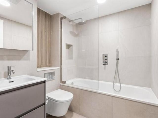 Maisonette for rent in Cat Hill