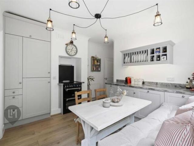 Maisonette for rent in Southfields, Greater London
