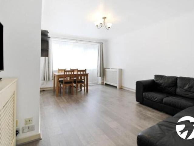 Maisonette for rent in Cat Hill