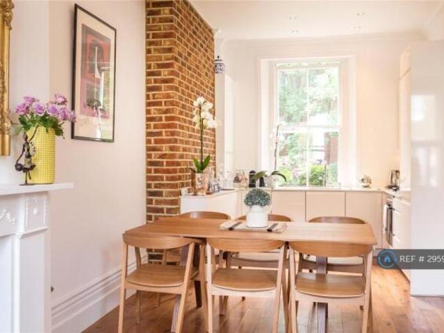 Maisonette for rent in Cat Hill