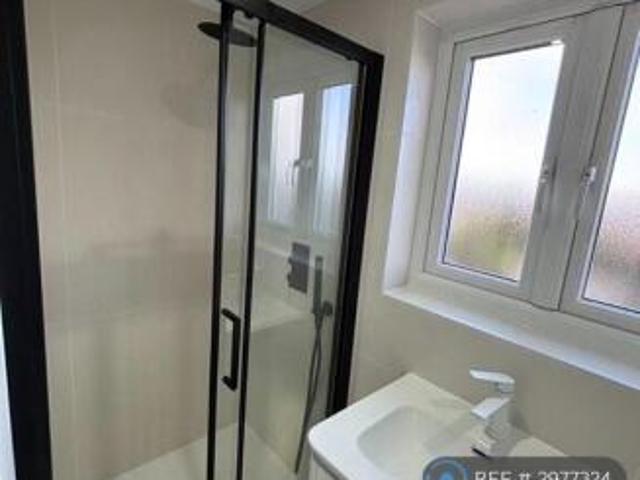 Maisonette for rent in Cat Hill