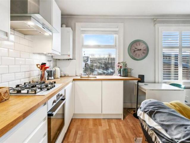 Maisonette for rent in Brentford End, Greater London