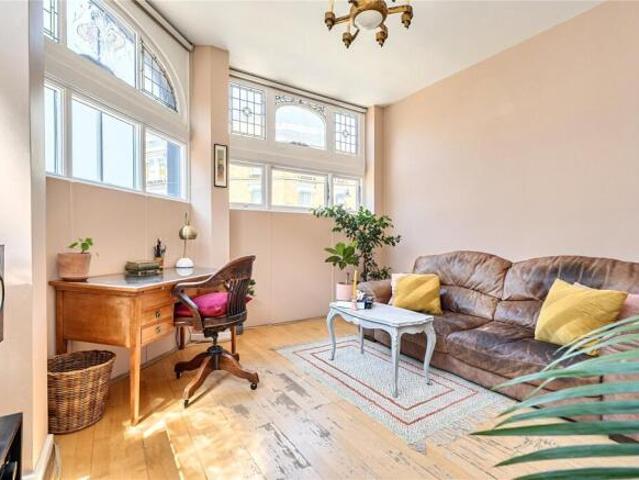 Maisonette for rent in Cat Hill