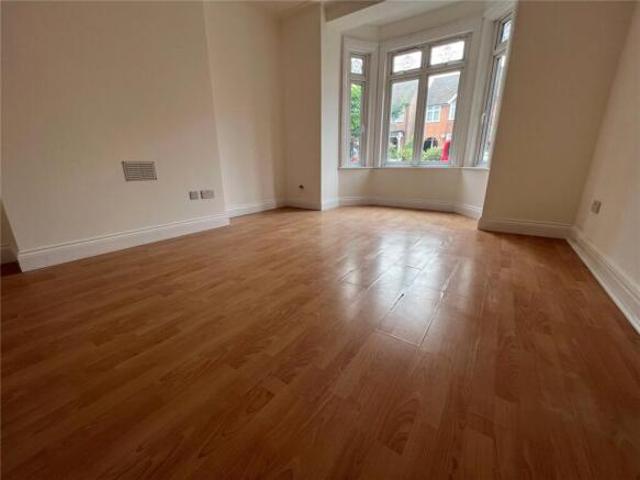 Maisonette for rent in Cat Hill