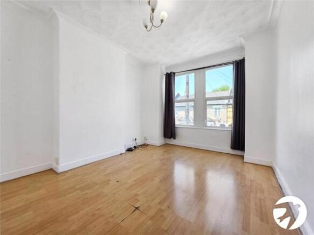 Maisonette for rent in Cat Hill