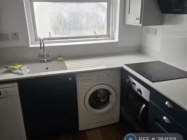 House for rent in Burnt Oak, Greater London