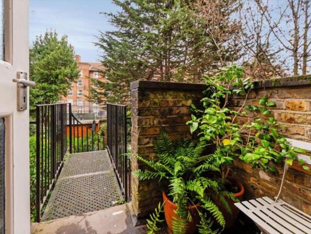 Maisonette for rent in Highbury, Greater London