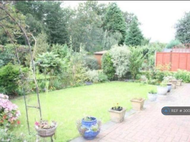 Maisonette for rent in Cat Hill