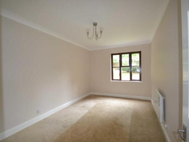 Maisonette for rent in Sutton Green, Woking