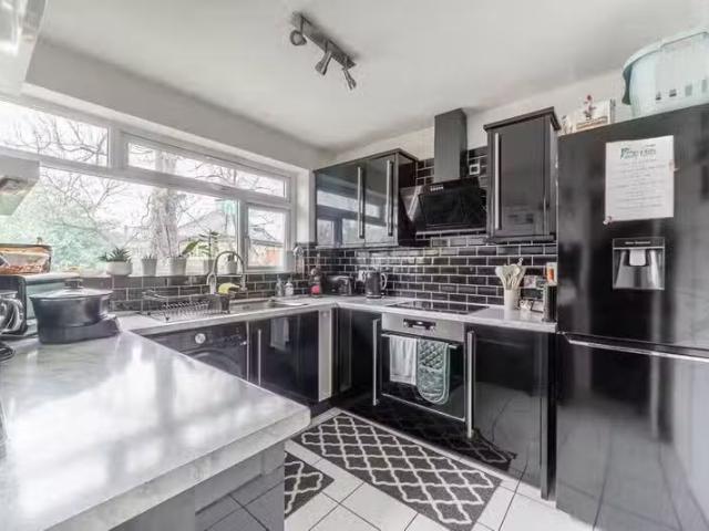 House for rent in Hatch End, Greater London