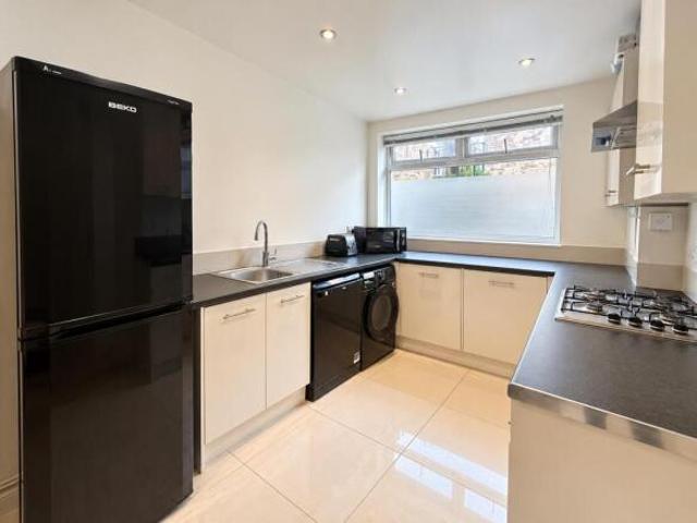 Maisonette for rent in Cat Hill