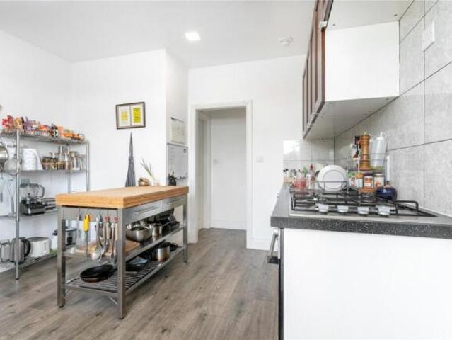 Maisonette for rent in Cat Hill