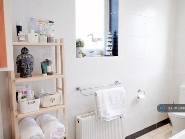 Maisonette for rent in Cat Hill, England