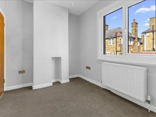 Maisonette for rent in Tooting Graveney, Greater London