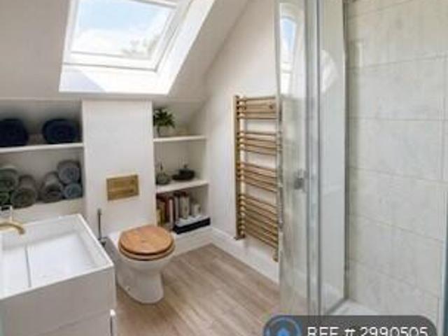 Maisonette for rent in Cat Hill
