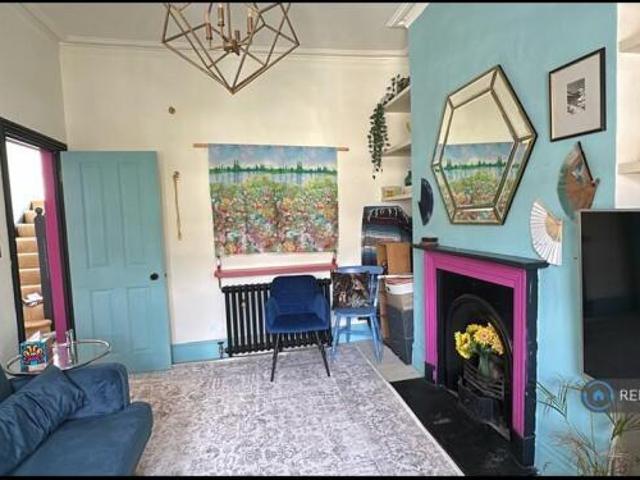 Maisonette for rent in Cat Hill