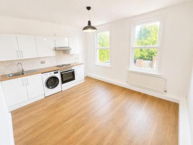 Maisonette for rent in Lower Edmonton, Greater London