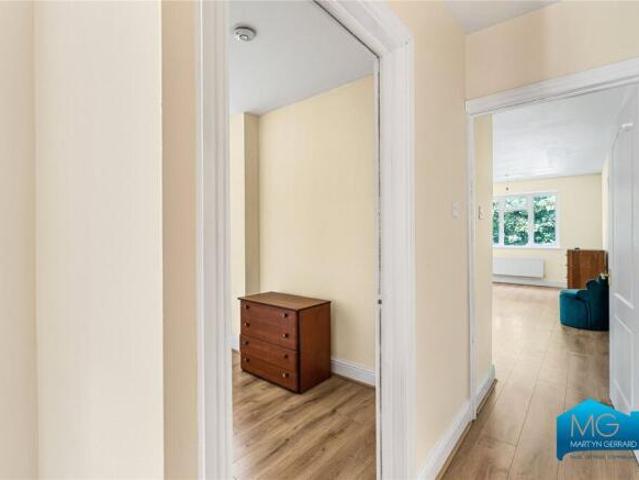 Maisonette for rent in Cat Hill