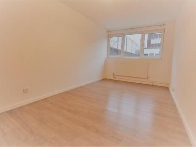 Maisonette for rent in Cat Hill, England