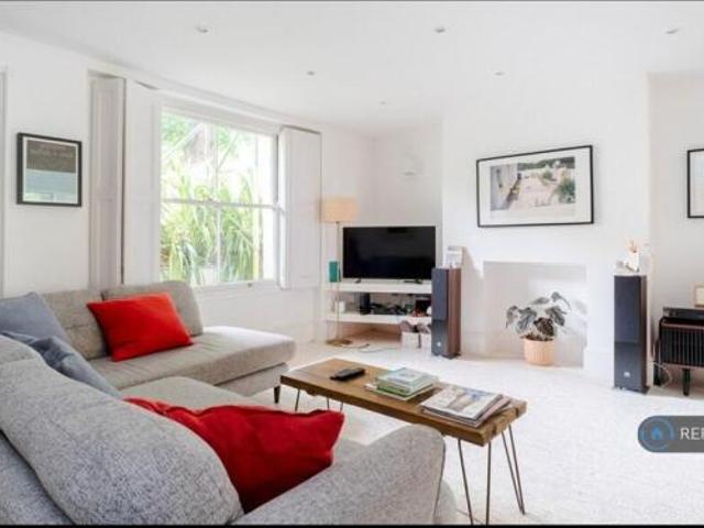 Maisonette for rent in Cat Hill
