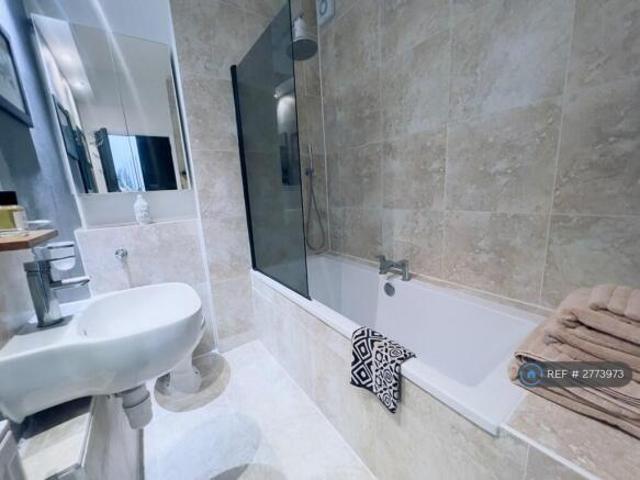 Maisonette for rent in Cat Hill