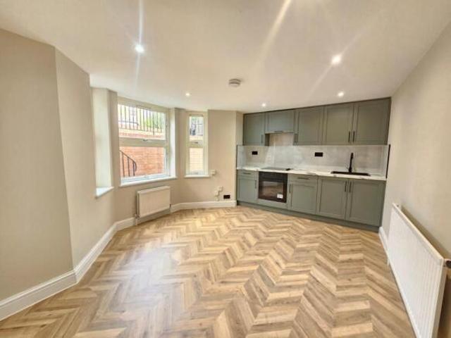 Maisonette for rent in London Borough of Wandsworth, Greater London
