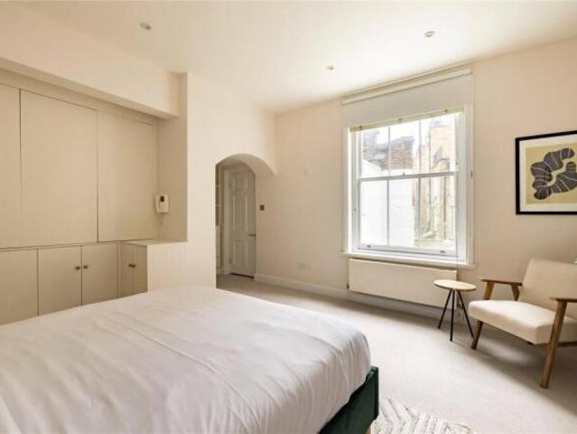 Maisonette for rent in Cat Hill