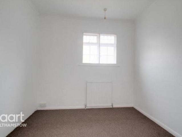 Maisonette for rent in Rosehill, Greater London