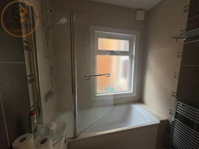 Maisonette for rent in Cat Hill, England