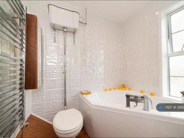 Maisonette for rent in Cat Hill