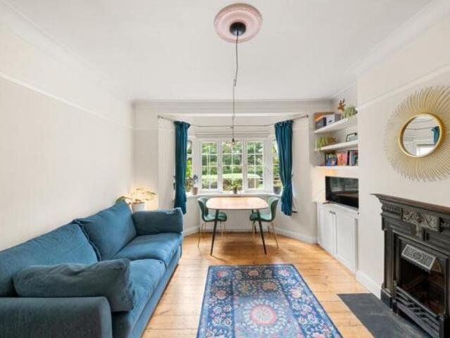 Maisonette for rent in Cat Hill