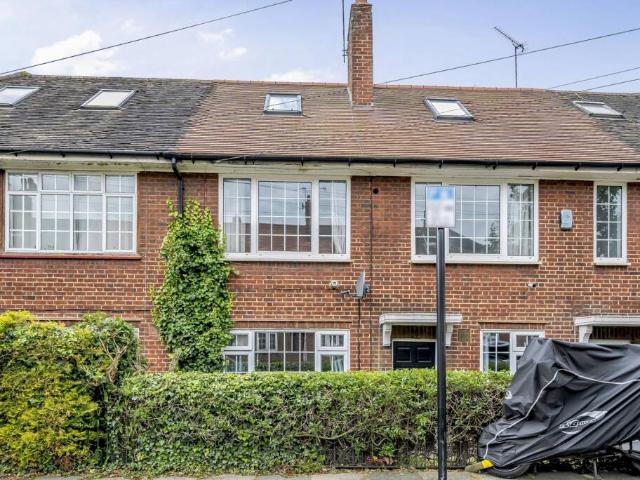 Duplex for rent in Earlsfield