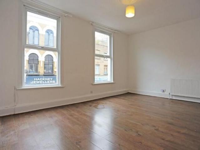 Maisonette for rent in Cat Hill, England