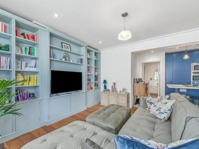 Maisonette for rent in Cat Hill