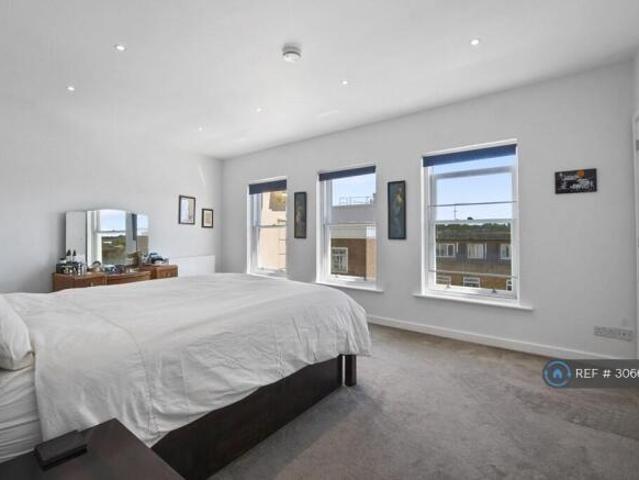 Maisonette for rent in Cat Hill, England