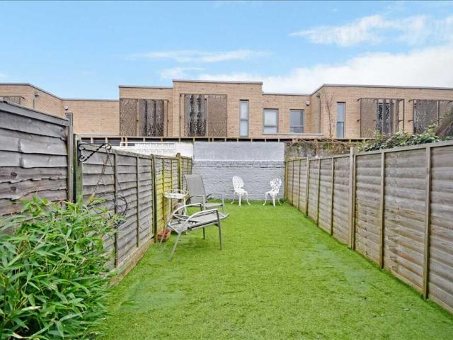 Duplex for rent in Tooting