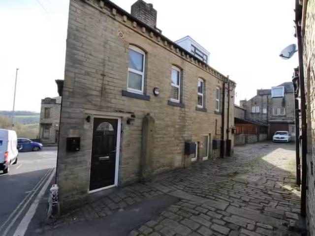 House for rent in Hove Edge, Hipperholme